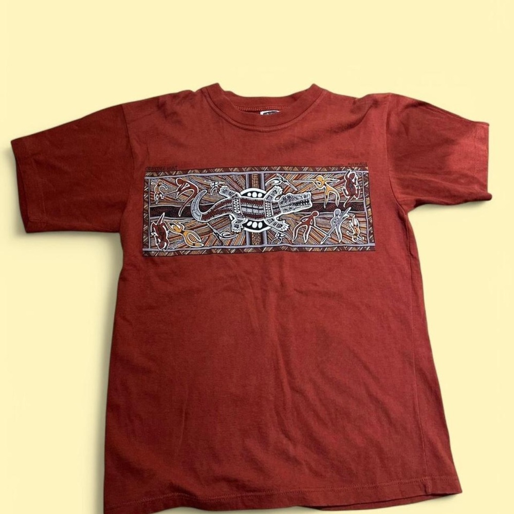 Crocodile Hunt [Rust] - Aboriginal Design T-Shirt [size: Small]